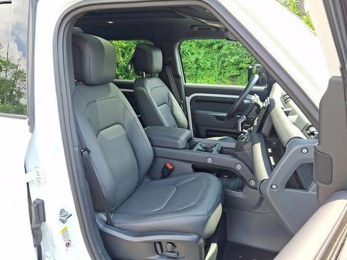 Fuji White 2025 Land Rover Defender 110 P400 X-Dynamic SE