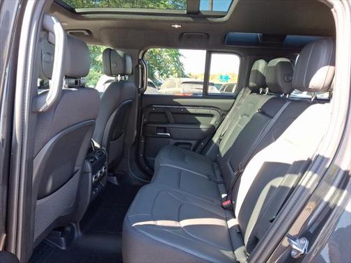 2025 Land Rover Defender 110 V8