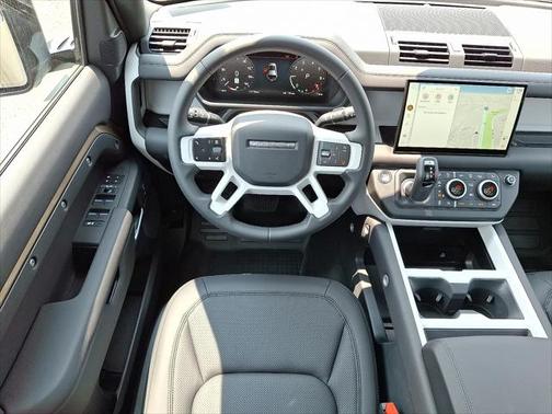 2025 Land Rover Defender 110 P400 S