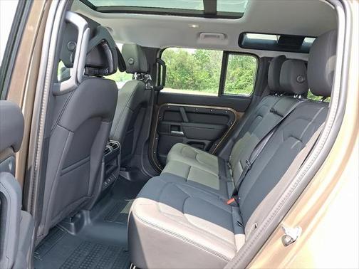 2025 Land Rover Defender 110 P400 S