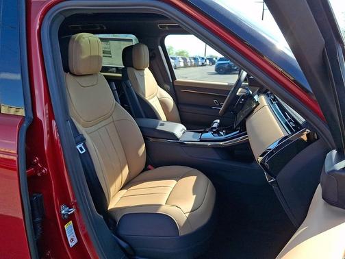 Firenze Red Metallic 2026 Land Rover Range Rover Sport SE