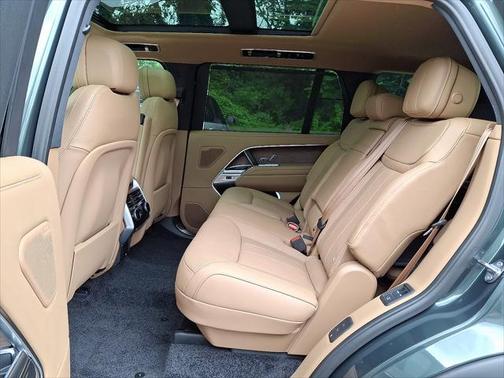 2025 Land Rover Range Rover P400 SE 7 Seat