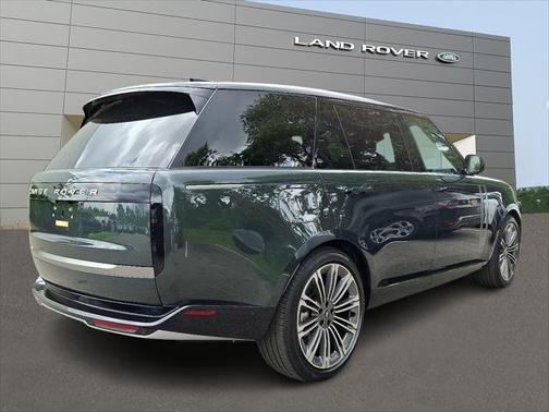 2025 Land Rover Range Rover P400 SE 7 Seat