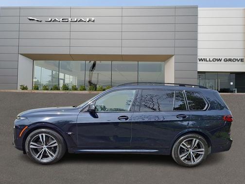 Carbon Black Metallic 2023 BMW X7 M60i