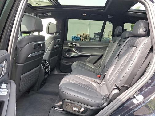 Carbon Black Metallic 2023 BMW X7 M60i