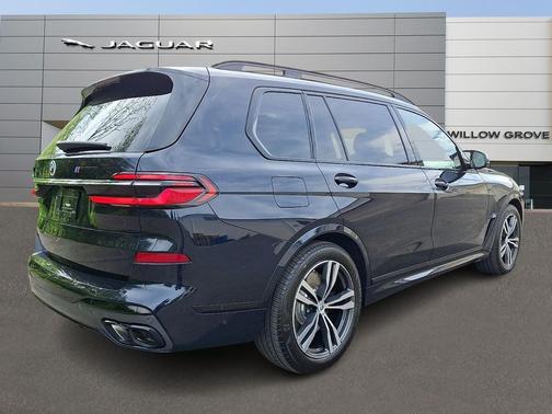 Carbon Black Metallic 2023 BMW X7 M60i