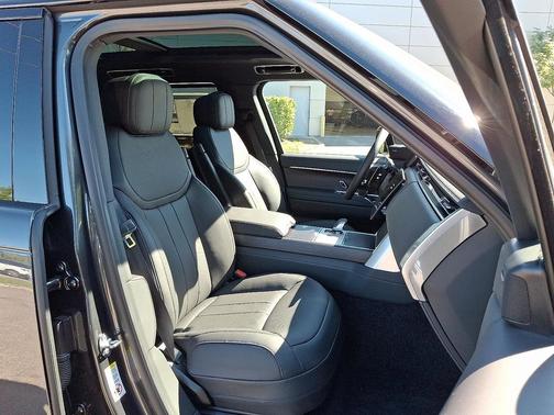 2025 Land Rover Range Rover P400 SE 7 Seat