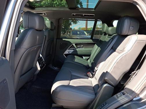 2025 Land Rover Range Rover P400 SE 7 Seat