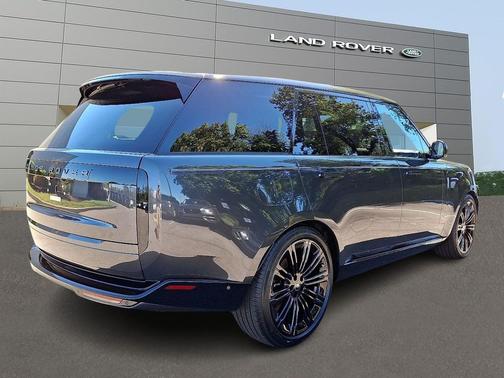 2025 Land Rover Range Rover P400 SE 7 Seat
