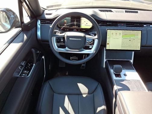 2025 Land Rover Range Rover P400 SE 7 Seat