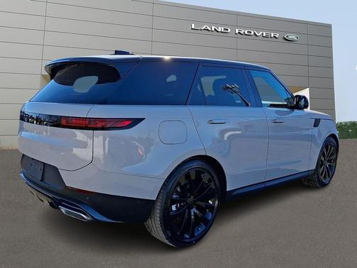 2026 Land Rover Range Rover Sport SE