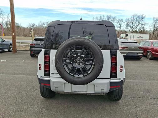 2025 Land Rover Defender 110 P300