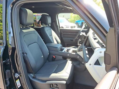 Santorini Black Metallic - 1AG 2025 Land Rover Defender 110 P500 X-Dynamic SE