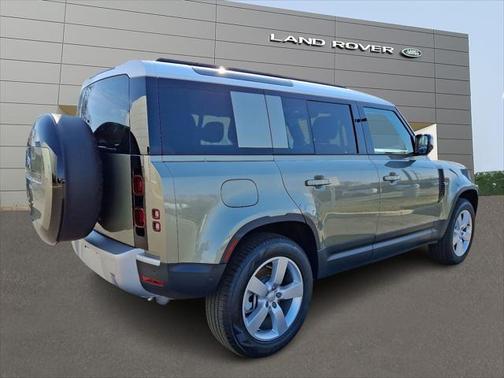 2025 Land Rover Defender 110 P300