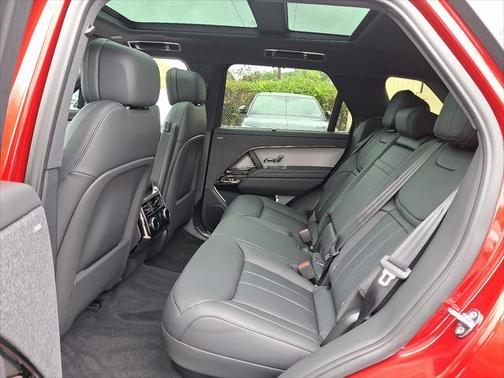 2025 Land Rover Range Rover Sport SE