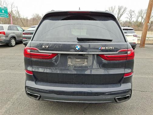 2022 BMW X7 M50i