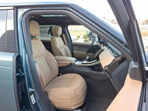 2026 Land Rover Range Rover Sport SE