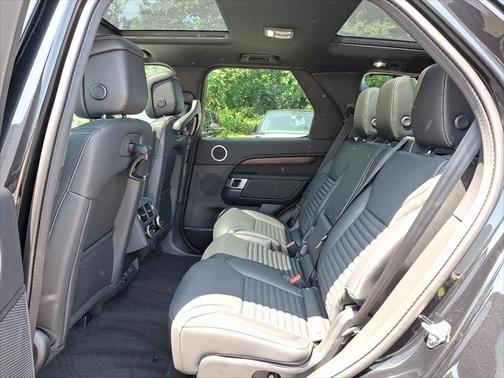 2025 Land Rover Discovery P300 Dynamic SE