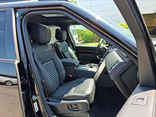 2025 Land Rover Discovery P300 Dynamic SE