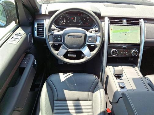 2025 Land Rover Discovery P300 Dynamic SE