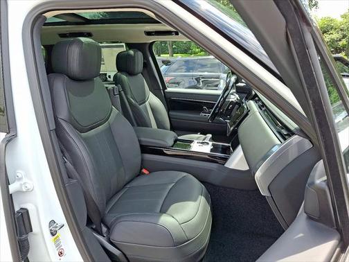 2025 Land Rover Range Rover P400 SE