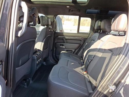 2025 Land Rover Defender 110 V8