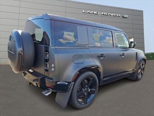 2025 Land Rover Defender 110 V8