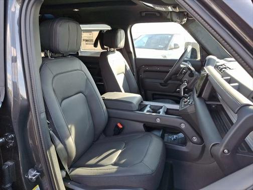 2025 Land Rover Defender 110 V8