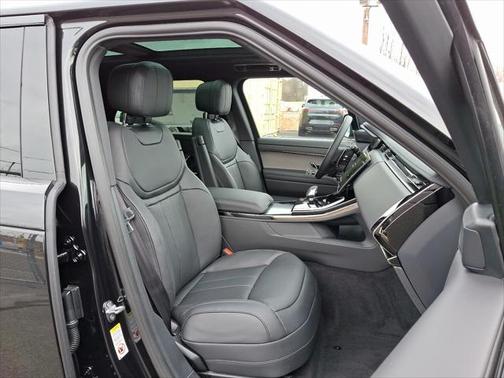 2025 Land Rover Range Rover Sport SE