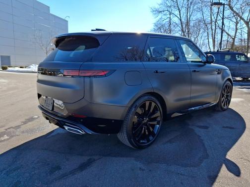 2026 Land Rover Range Rover Sport SE