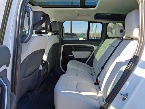 2026 Land Rover Defender P400 X-Dynamic SE