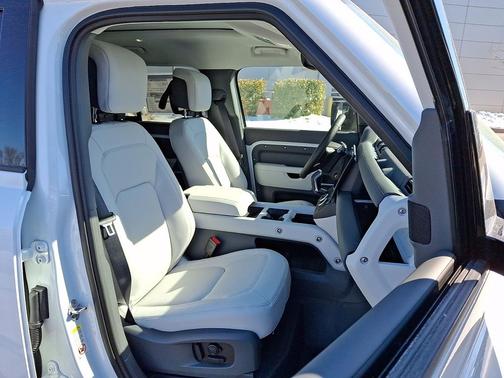 2026 Land Rover Defender P400 X-Dynamic SE