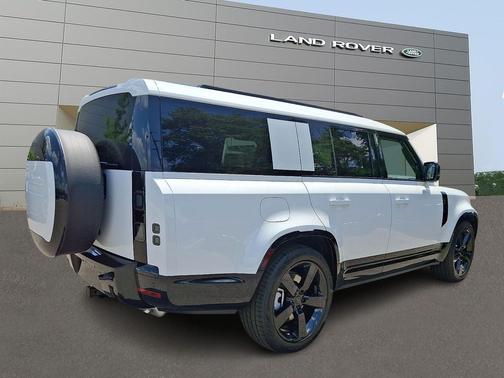 Fuji White 2026 Land Rover Defender P400 X-Dynamic SE