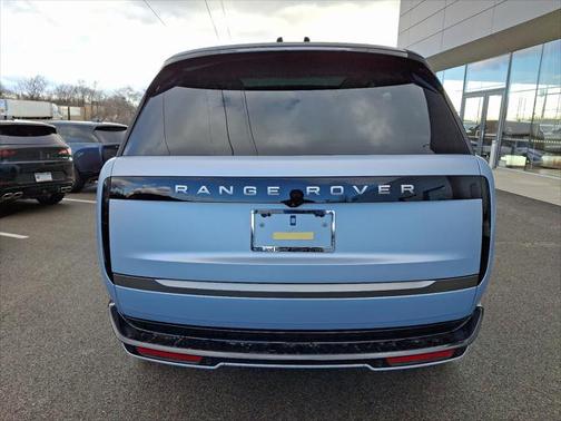 2025 Land Rover Range Rover P550e SE