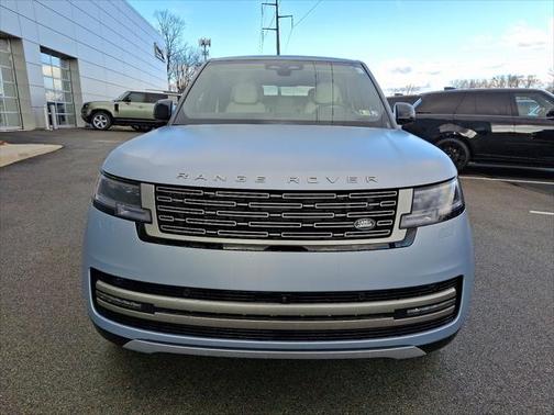 2025 Land Rover Range Rover P550e SE