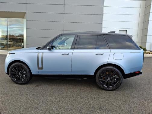 2025 Land Rover Range Rover P550e SE