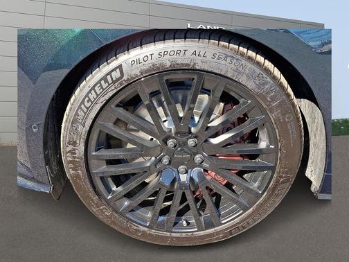 British Racing Green SV Bespoke Ultra Met Gloss 2026 Land Rover Range Rover Sport P635 SV