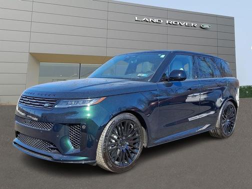 British Racing Green SV Bespoke Ultra Met Gloss 2026 Land Rover Range Rover Sport P635 SV