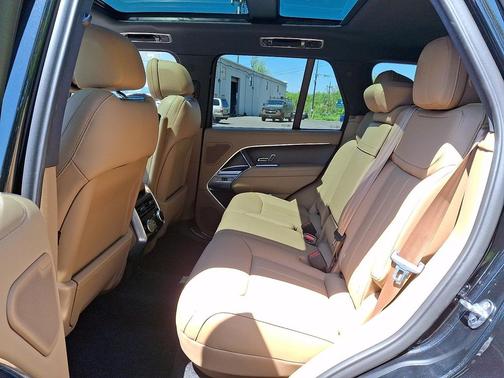 Santorini Black Metallic 2025 Land Rover Range Rover P530 SE