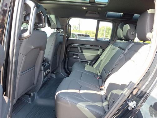 2025 Land Rover Defender 110 P300