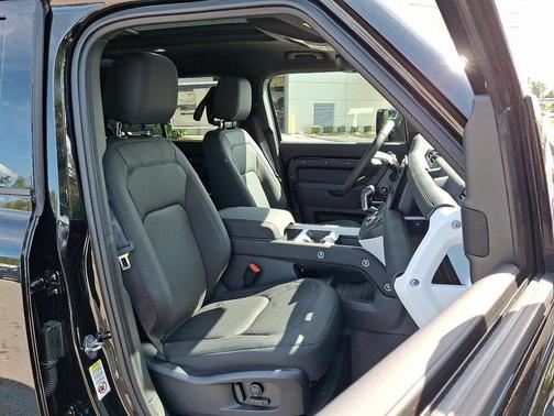 2025 Land Rover Defender 110 P300