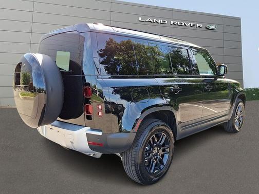 2025 Land Rover Defender 110 P300