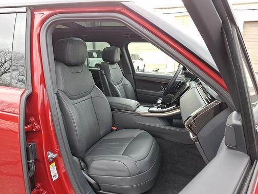2025 Land Rover Range Rover Sport SE