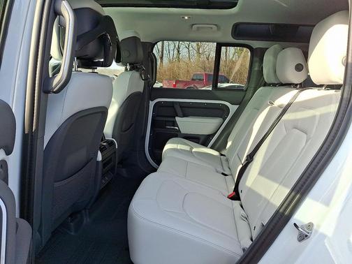 2026 Land Rover Defender X-Dynamic SE