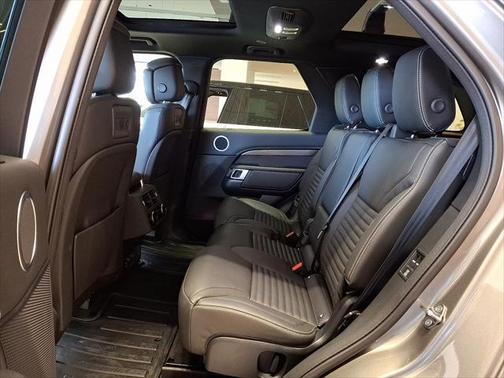 2025 Land Rover Discovery P360 Metropolitan Edition
