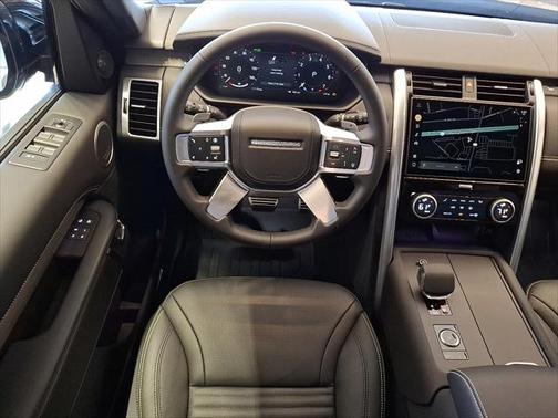 2025 Land Rover Discovery P360 Metropolitan Edition