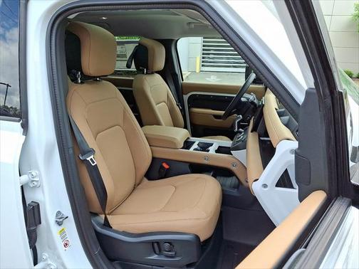 2025 Land Rover Defender 110 P300