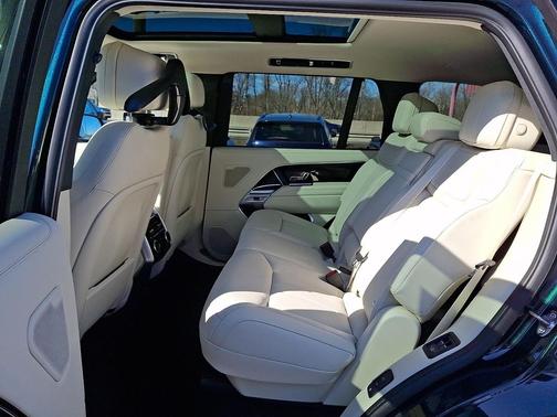 2026 Land Rover Range Rover P400 SE 7 Seat