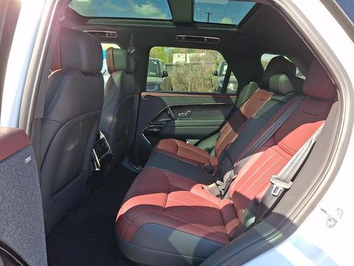 Fuji White 2026 Land Rover Range Rover Sport SE