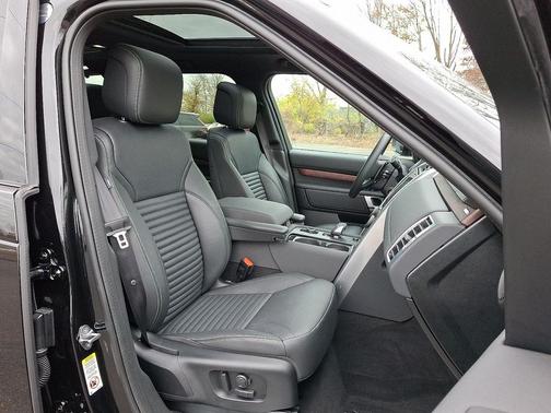 2025 Land Rover Discovery P300 S